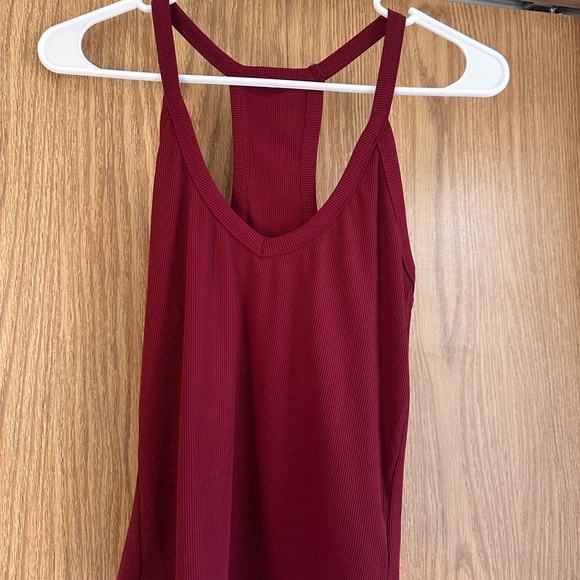 Tops - Elegant Maroon V-Neck Tank Top